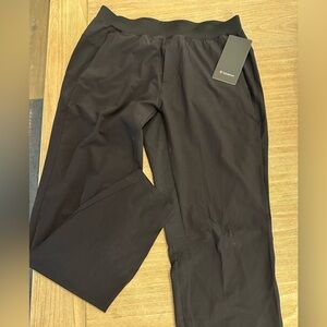 Black Lululemon brand new In Mind Pant - size L